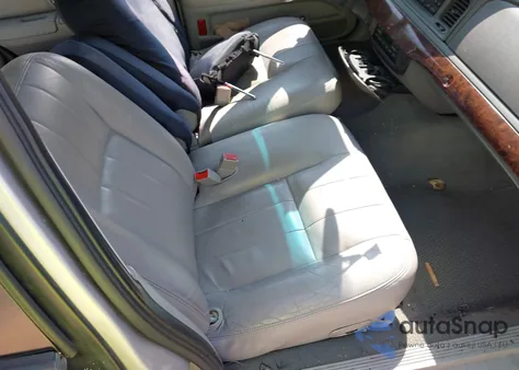 2005 Mercury Grand Marquis Ls/Lse from USA, damaged, VIN 2MEFM75W15X637281